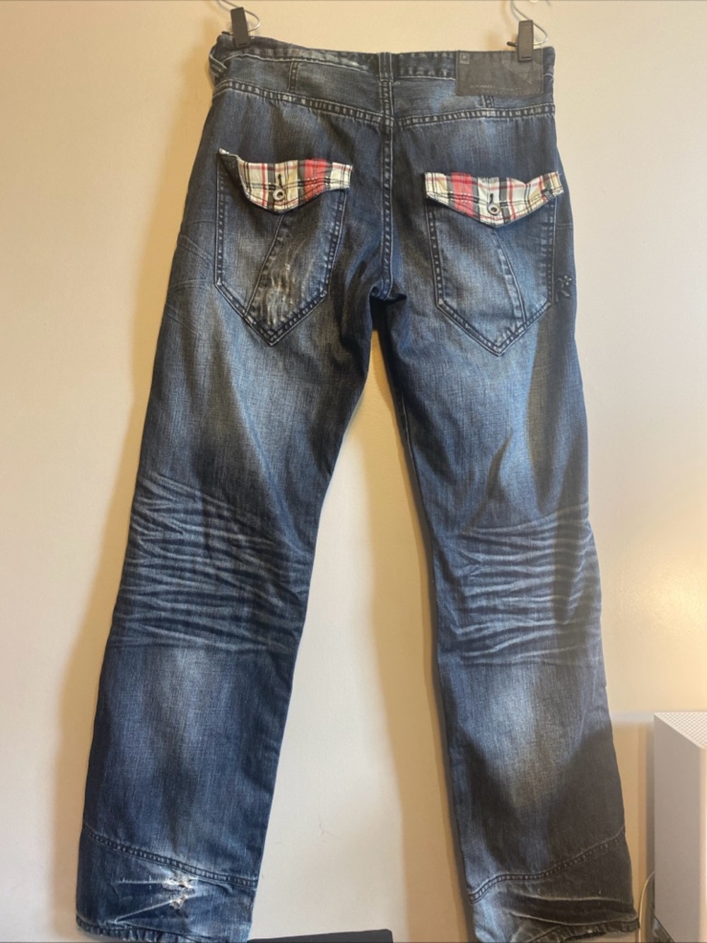 Rocawear Men's Distressed Blue Denim Jeans with Plaid Pocket Flaps